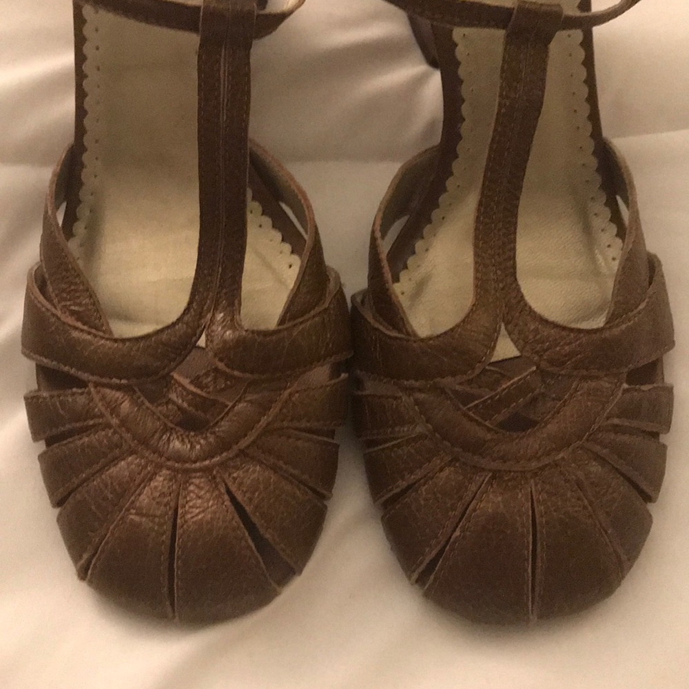 💃🏼 Vintage BCBG Bronze Leather Wedges 💃🏼